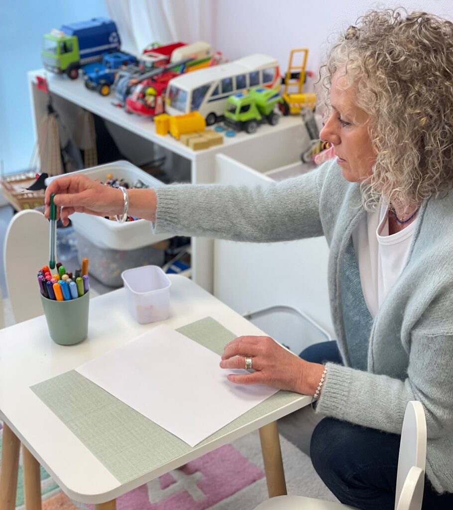 Stephanie Viet, psy, enfant, jeu, Caen, salle de thérapie